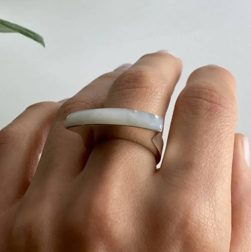 925 Sterling Silver Mother OF Pearl Ring Size 8.5